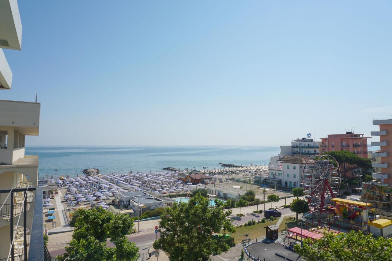 Hotel Bristol Misano Adriatico Exterior photo
