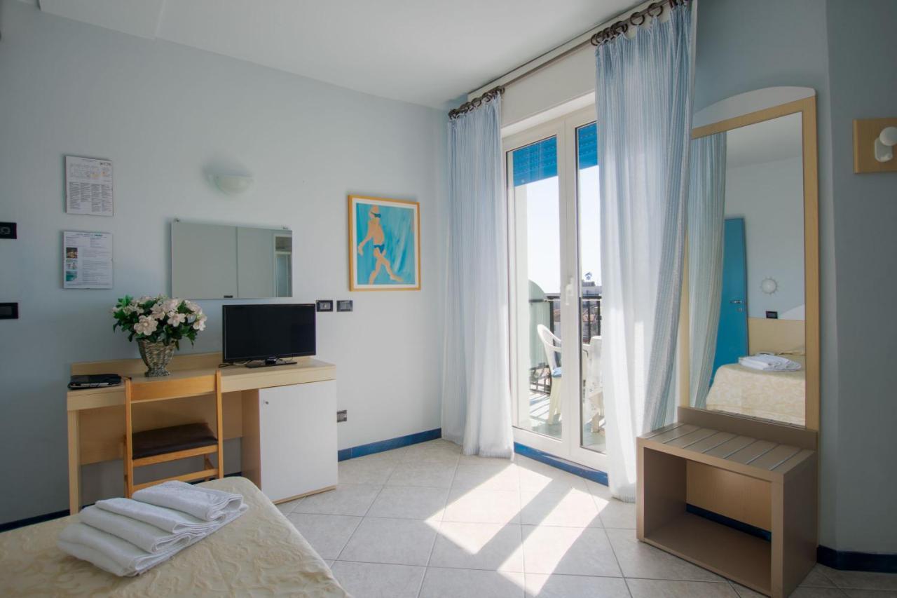 Hotel Bristol Misano Adriatico Exterior photo