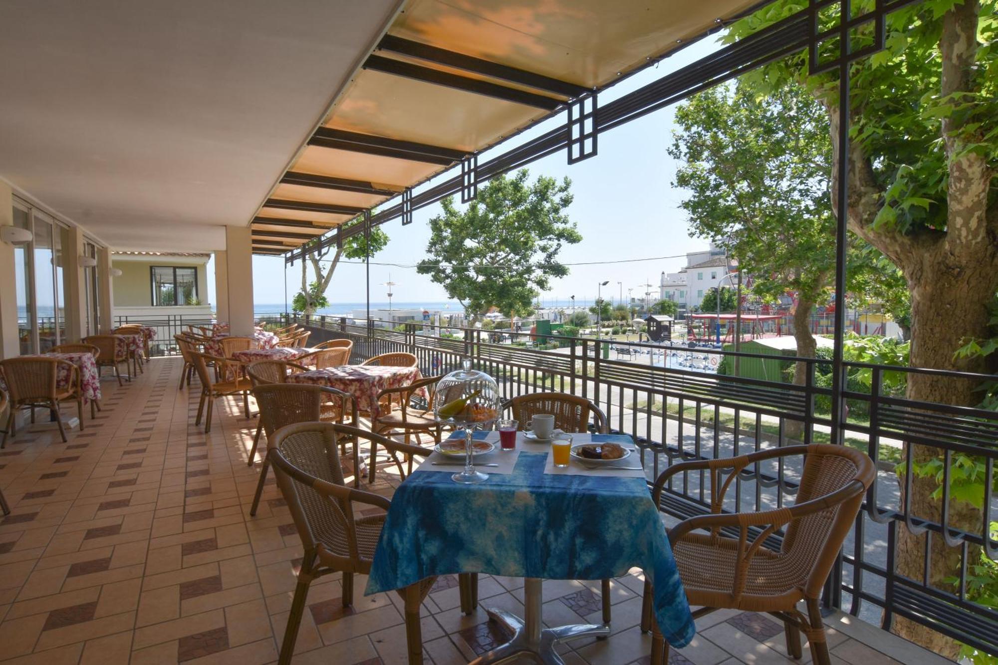 Hotel Bristol Misano Adriatico Exterior photo