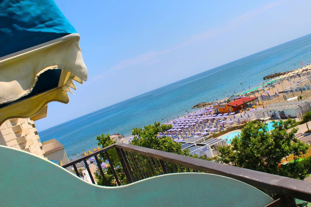 Hotel Bristol Misano Adriatico Exterior photo