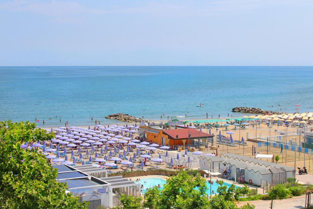 Hotel Bristol Misano Adriatico Exterior photo