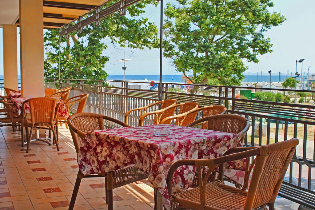Hotel Bristol Misano Adriatico Exterior photo