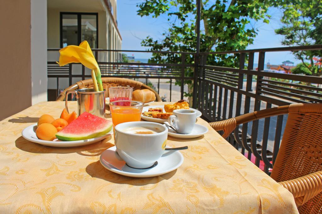Hotel Bristol Misano Adriatico Exterior photo